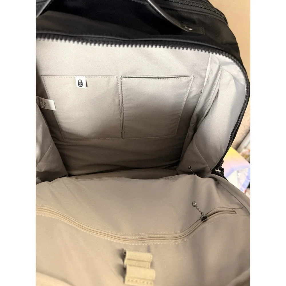 Baggallini Unisex Tribeca Expandable Laptop Backpack Black